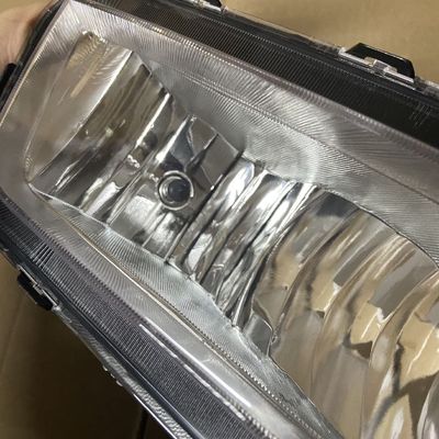고객 요구 사항을 충족하기 위해 ROEWE RX5 OE 10258351의 왼쪽 안개등