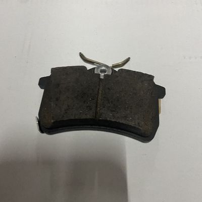 ROEWE I6 및 MG5 후방 브레이크 패드 OE 10400936 고객 요구 사항