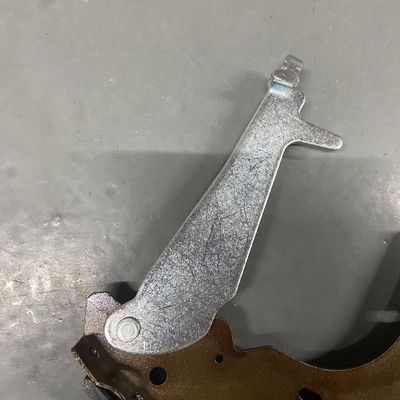 자동차 모델 T60 SAIC Maxus Superior 스톱링 파워를 위한 후방 브레이크 패드 OE C00168948