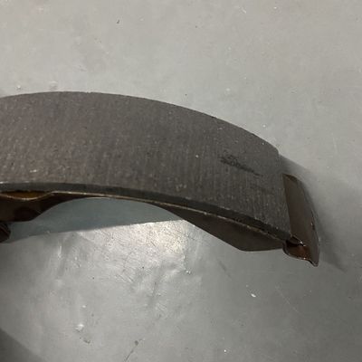 자동차 모델 T60 SAIC Maxus Superior 스톱링 파워를 위한 후방 브레이크 패드 OE C00168948