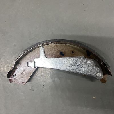 자동차 모델 T60 SAIC Maxus Superior 스톱링 파워를 위한 후방 브레이크 패드 OE C00168948